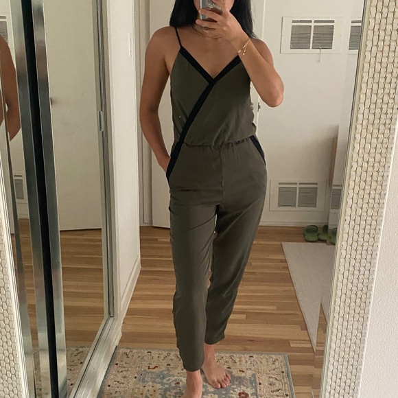 Colorblock Jumpsuit - Picture 2 of 5